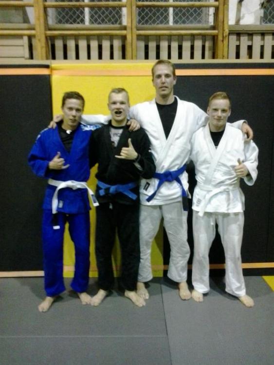 post-15103-0-96055100-1413379606_thumb.j