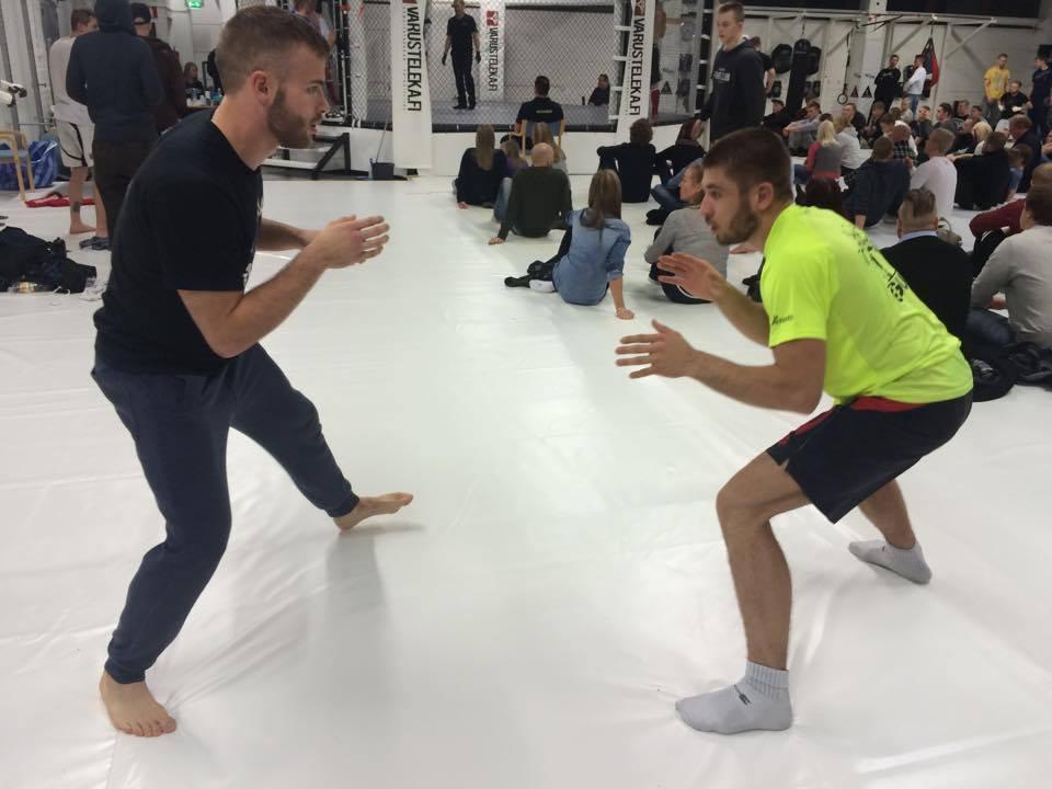 post-33317-0-87946800-1449165426_thumb.j