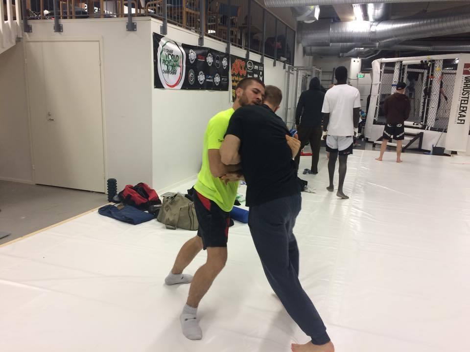 post-33317-0-93003800-1449165405_thumb.j